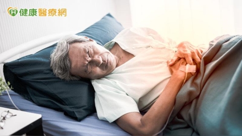 長輩食慾不振竟是胃中藏植糞石?醫用「可樂」化解危機
