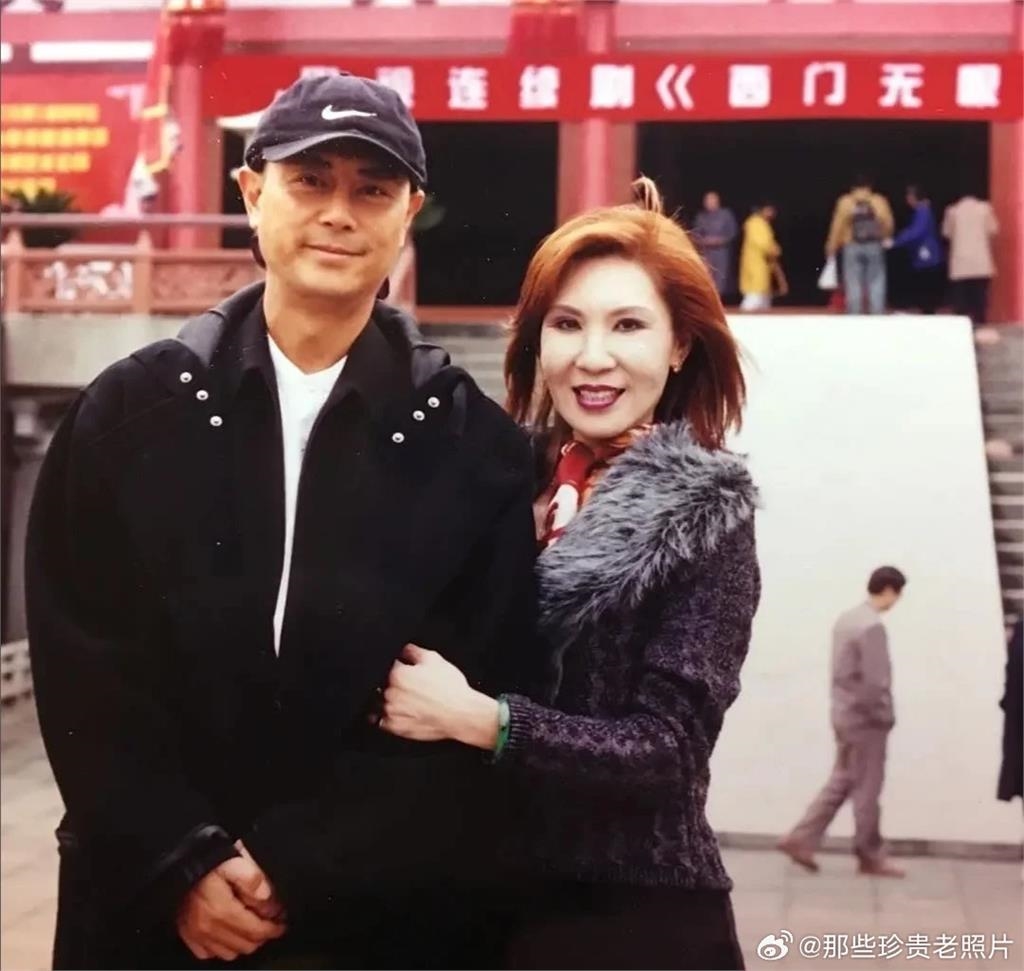 台灣女星「西門大媽」竟是帶資進組始祖!昔與當紅鮮肉「洗鴛鴦浴」衝擊畫面曝光