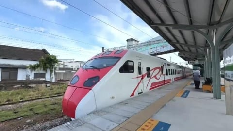 他意外發現台鐵神級暗黑列車!「錯過要等一週」網驚:以為絕跡