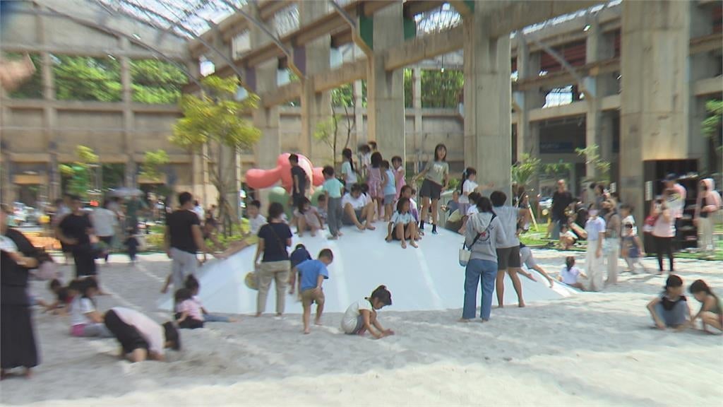 台鐵高雄機廠華麗變身親子遊樂園 父親節開園了