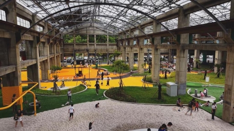 台鐵高雄機廠華麗變身親子遊樂園 父親節開園了