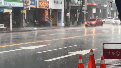 白海豚跳來了!雙北、桃園大雷雨開轟半小時 7縣市大雨特報