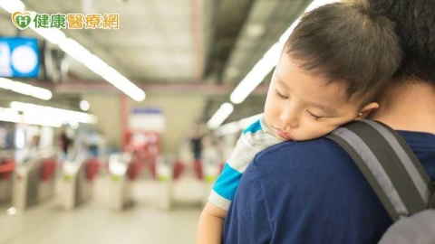 年輕人周末補眠!研究:憂鬱症機率可能低逾4成 專家提醒適當就好