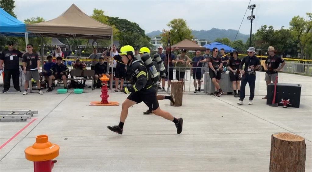 獨／模擬與死神賽跑！　台灣消防員國際邀請賽「負重爬梯」