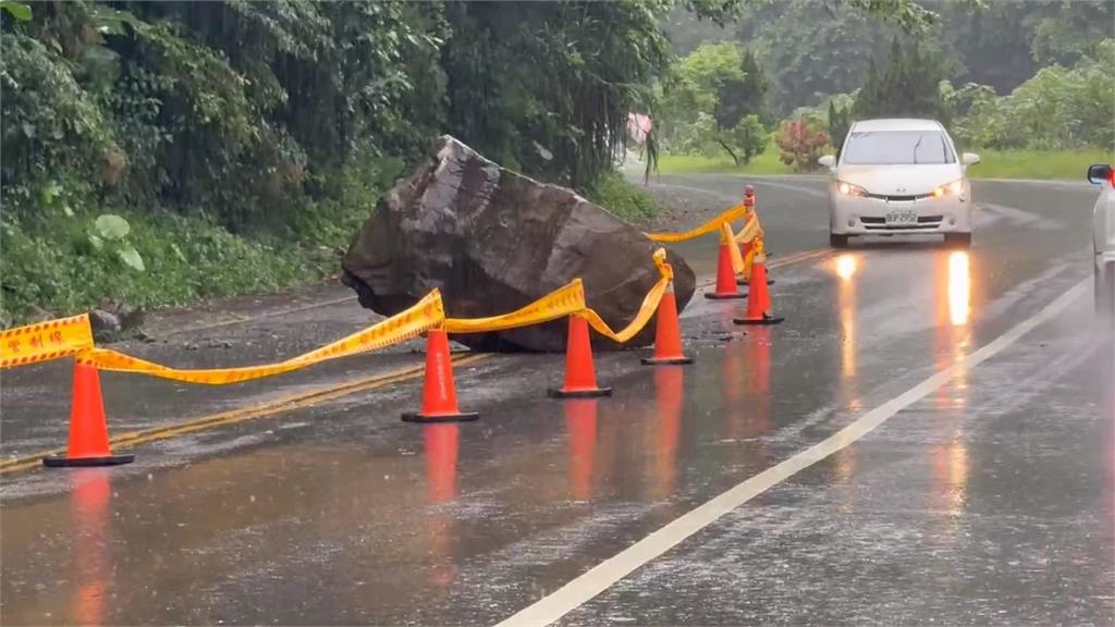 白海豚掠過台灣挾風雨 竹120縣道巨石掉落阻交通