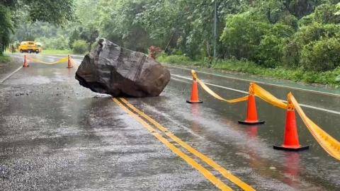 白海豚掠過台灣挾風雨 竹120縣道巨石掉落阻交通