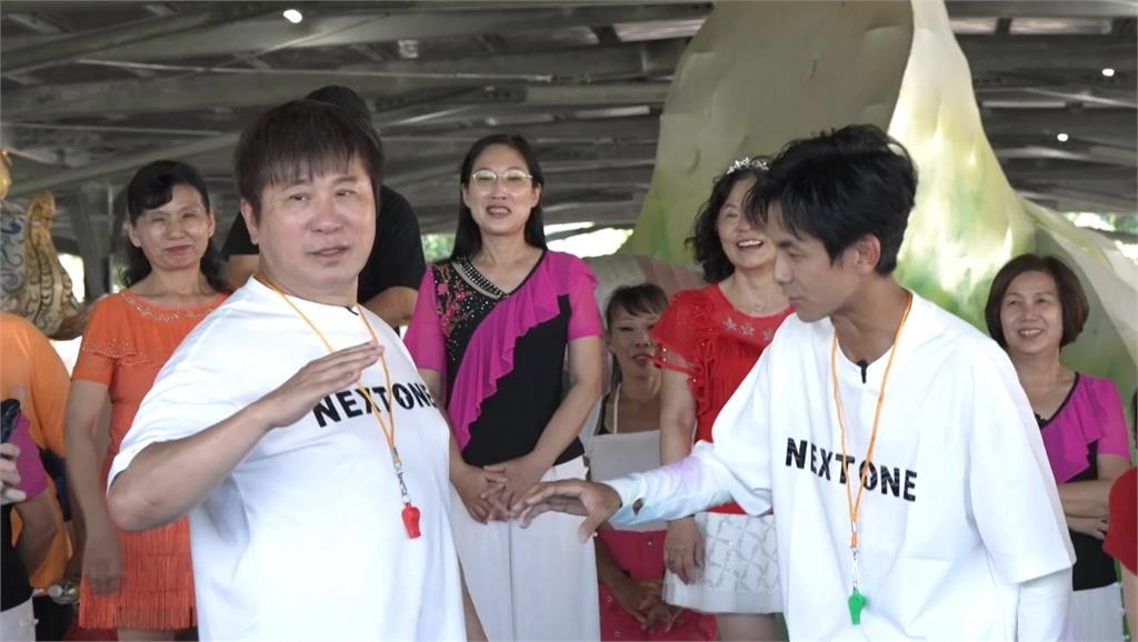玻璃媽祖廟「台灣護聖宮」高空特技表演震撼全場!胡瓜「抖胸舞」變成「抖肚舞」