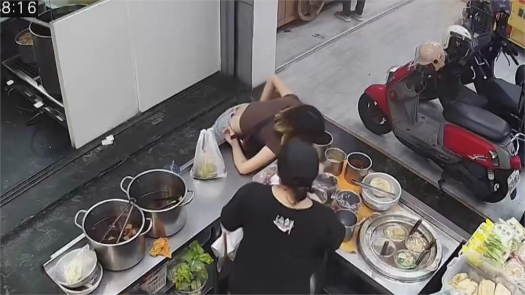 女子滷味店買晚餐突斷片暈眩 店員遞柳橙綠茶"續命"