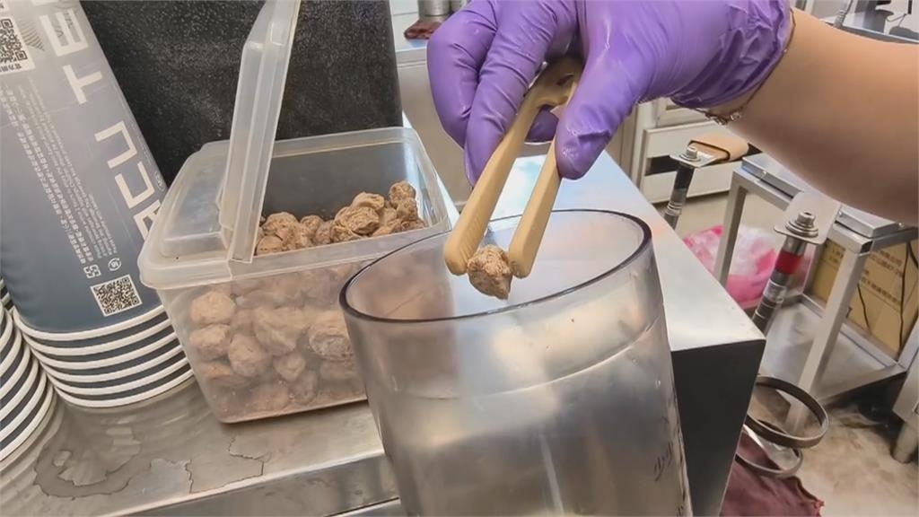 女子滷味店買晚餐突斷片暈眩 店員遞柳橙綠茶"續命"