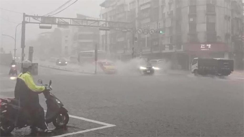 白海豚才走「3颱風+1低壓」海上醞釀中!專家曝最新「路徑」、未來一週天氣
