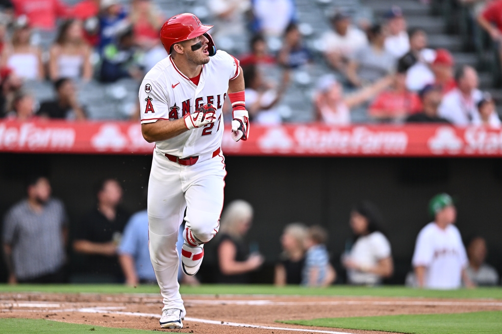 MLB(影)/「神鱒」生涯最愛轟遊騎兵!敲出對戰第49發全壘打居史上第二