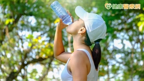 口渴、頻尿、容易累別只怪天氣熱!醫提醒夏季血糖管理重點
