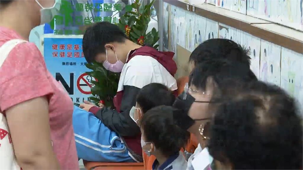 一票人「狂咳1個月」肋骨爆痛還沒好!疾管署曝「新冠暴增74.8%」最新變異株曝光