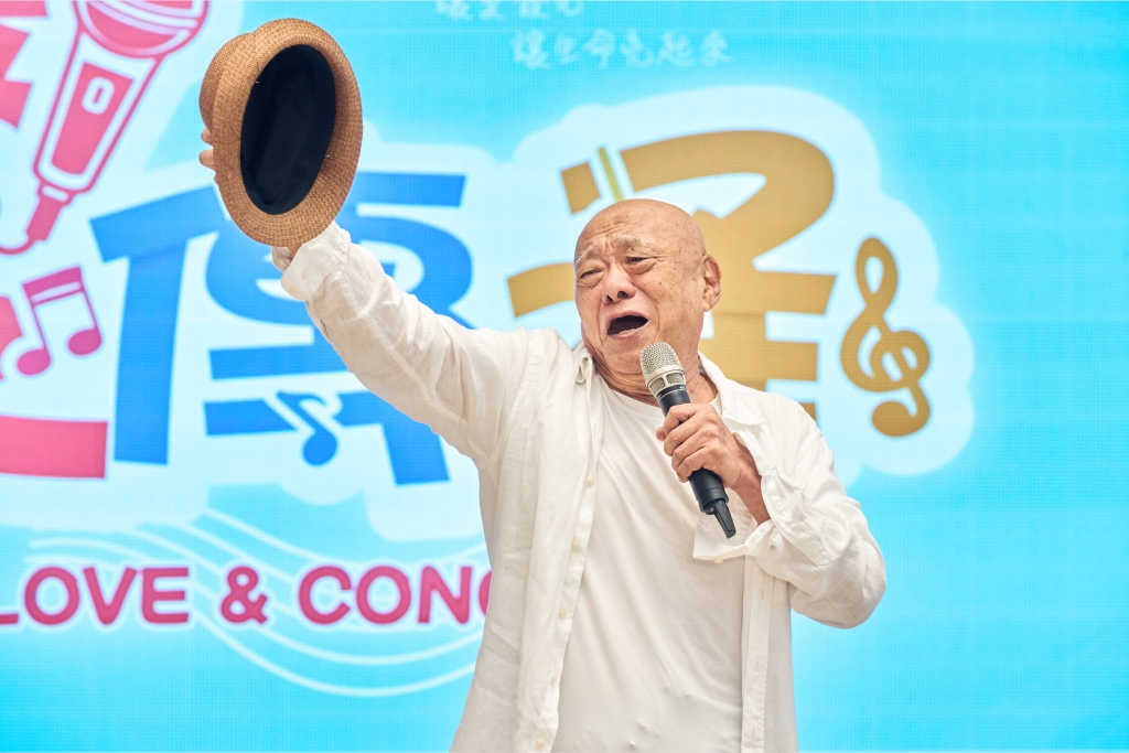 81歲凌峰「昔二度中風」陷昏迷！本人現身曝近況 活力高歌：未曾放下舞台