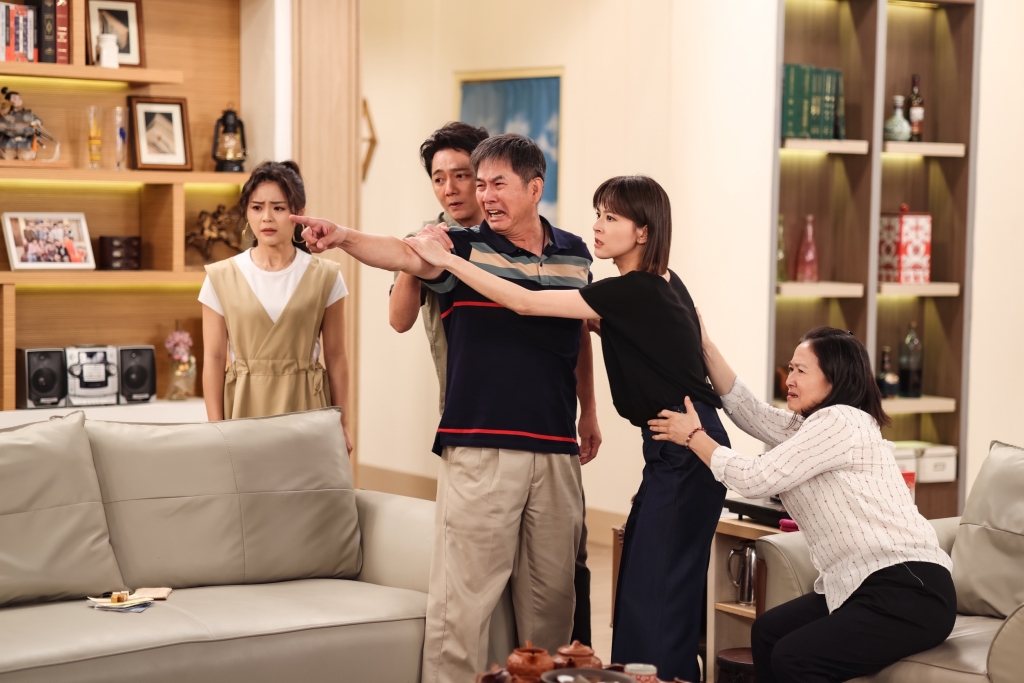 賴芊合《豆腐媽媽》騙孕又偷錢！洪都拉斯氣瘋「狠甩巴掌」心碎喊：我女兒怎變這樣？