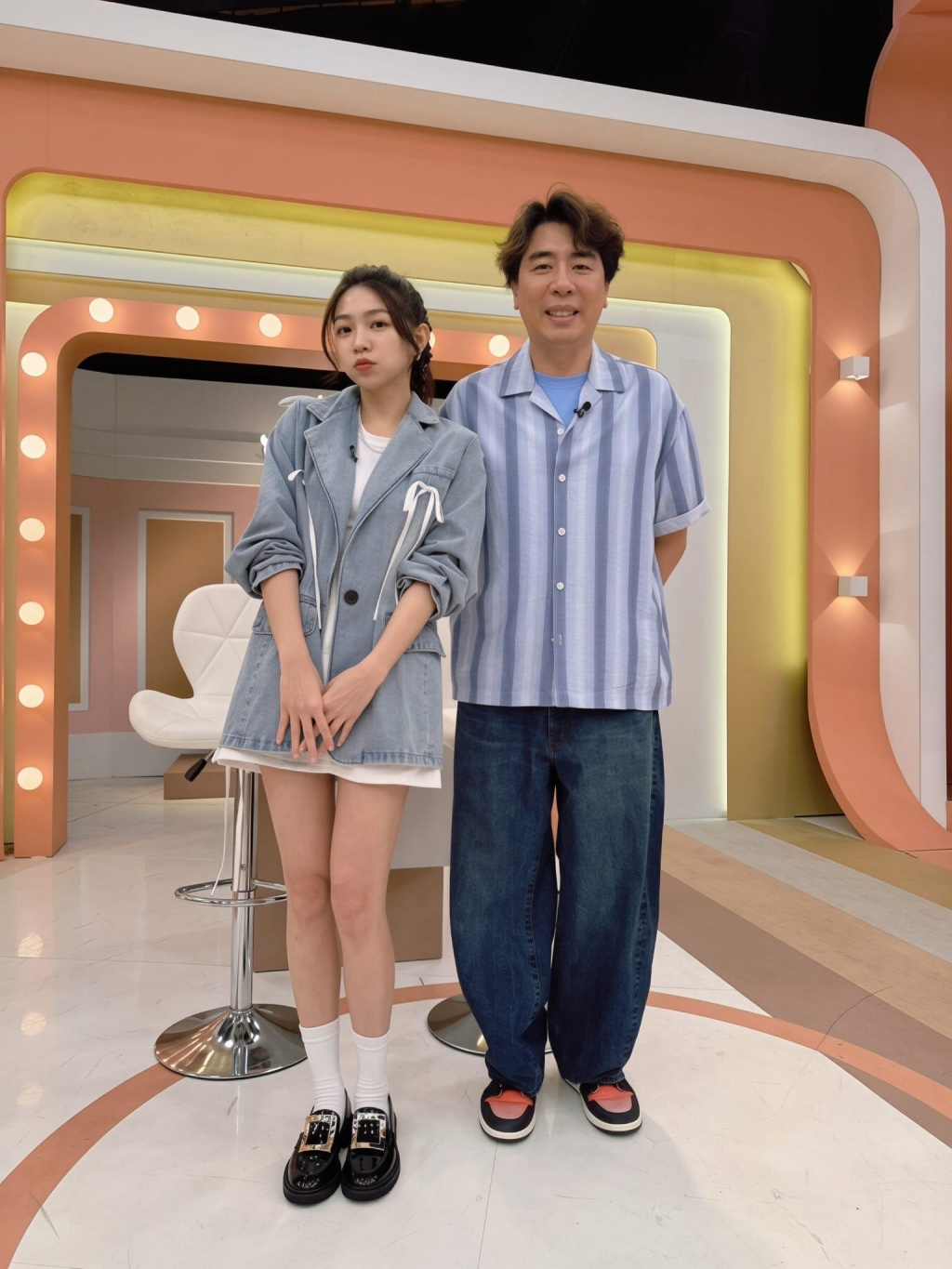 (影)/曲艾玲跟女兒搶收藏 幼稚媽媽自得其樂?