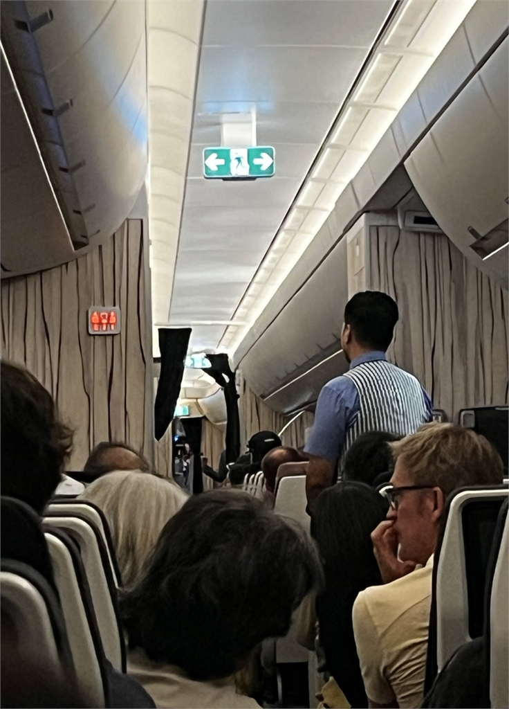 飛機滑一半突折返!酒醉男騷擾女乘客 機長「霸氣拒載」全網盛讚