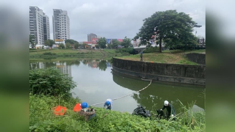 高雄後勁溪魚群暴斃翻白肚！水利局連夜打撈　致命原因曝光