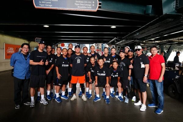 MLB/李灝宇恩師、新明國中學弟驚喜現身球場!9年前曾喊「一句話」如今完成夢想