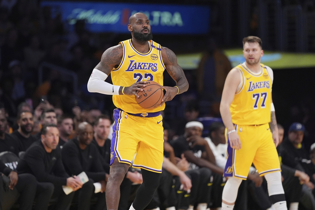NBA(影)/詹皇魅力席捲全美!開幕戰對決「衛冕軍」尼克門票最便宜6萬才能進場