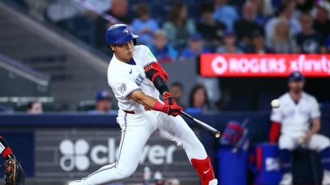 MLB(影)/紅襪漏接飛球釀禍!網揪岡本和真「關鍵落點」藍鳥主帥:棒球之神在幫我