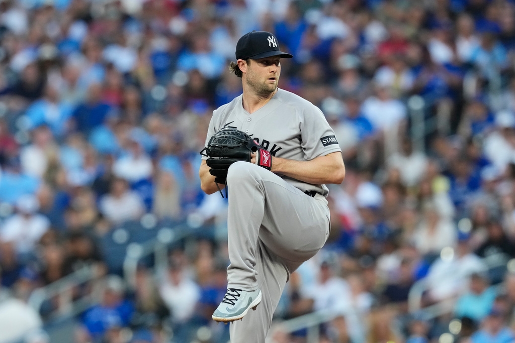 MLB(影)／傳球竟然把手套撞飛太扯了！洋基離奇守備搞砸柯爾優質先發遭逆轉