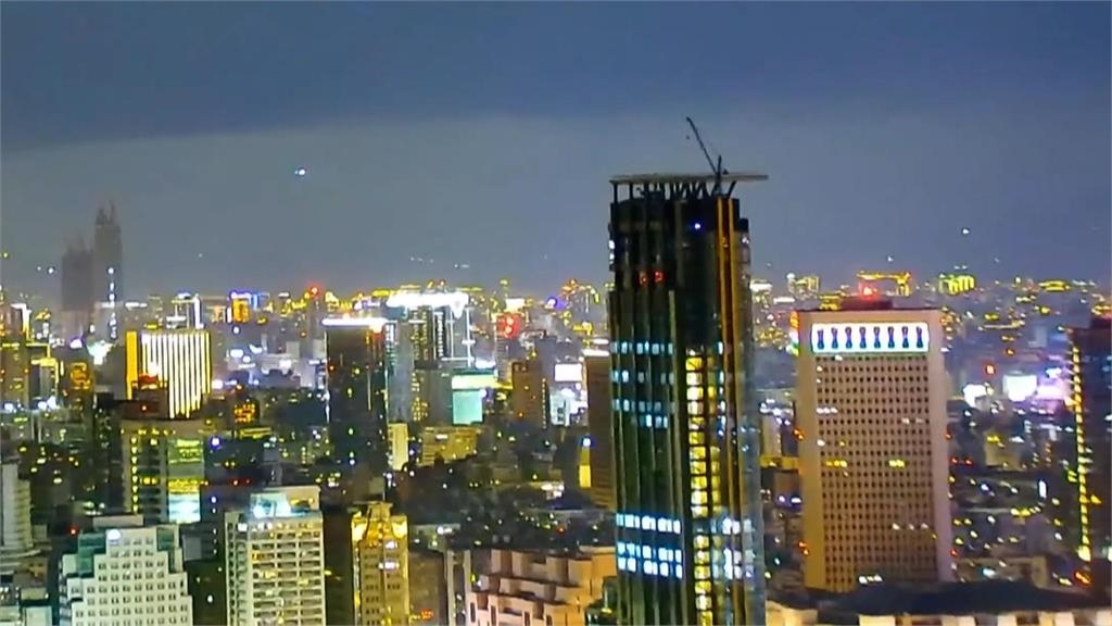 地牛翻身！宜蘭外海5.2地震　北市信義區鏡頭君劇烈搖晃