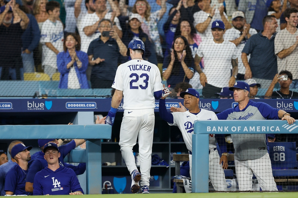 MLB(影)/身價77億台幣的塔克老師坐板凳!主場成績太低迷 羅伯茲也看不下去