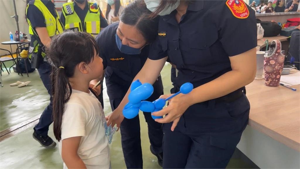 高雄親子遊樂園湧人潮 兩天超過百位幼童走失找家長