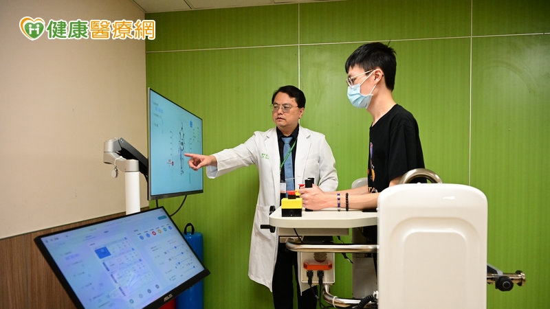 年紀大「站不穩」很正常？醫破解迷思　日常這樣做防跌