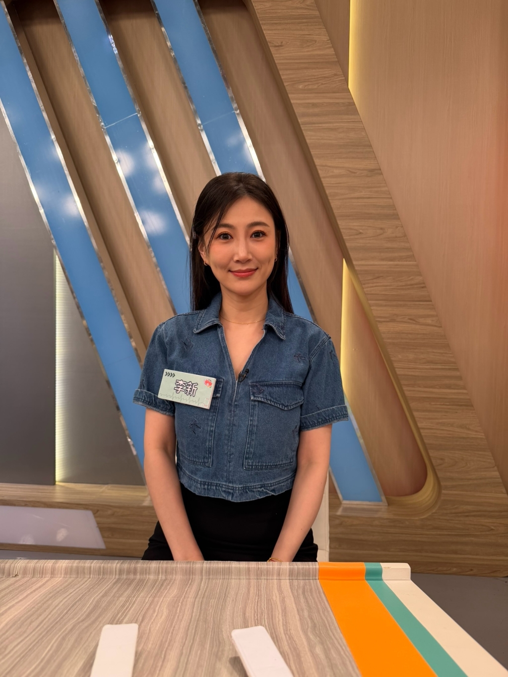 (影)／小珍奶拿茶葉包塞鞋內除臭 舒子晨聞後問：「用過了沒」？