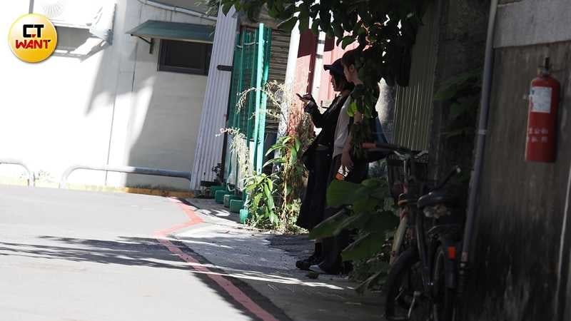 拍攝結束後,下午4點,小薰開車載友人前往中山區咖啡廳喝下午茶。(圖/本刊攝影組)