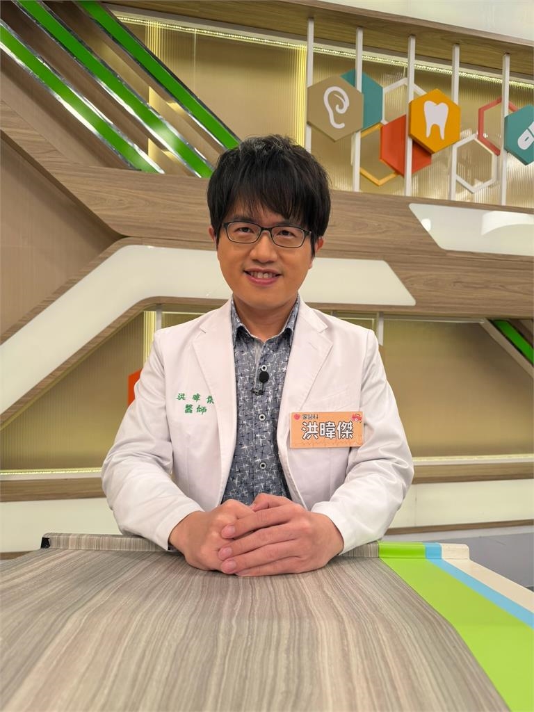 李新泡湯突飄「臭味」!以為是陌生人結果竟是老公在水裡放屁