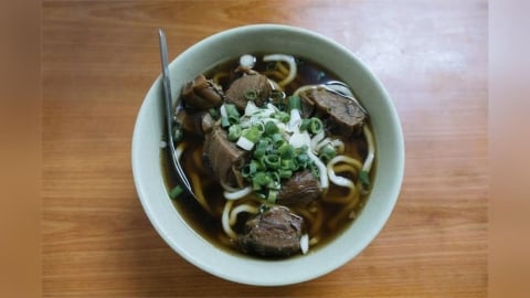 Joeman「半夜討吃牛肉麵」 吃錯睡不好!中醫揭清燉、紅燒差很大