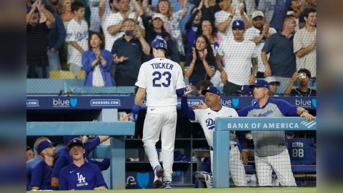 MLB(影)/身價2.4億美元塔克到處被噓!打擊差守備也不佳連道奇球迷都不滿
