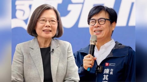 遭蔡英文爆料常常半夜狂叩　陳其邁笑回：不敢保證以後不會