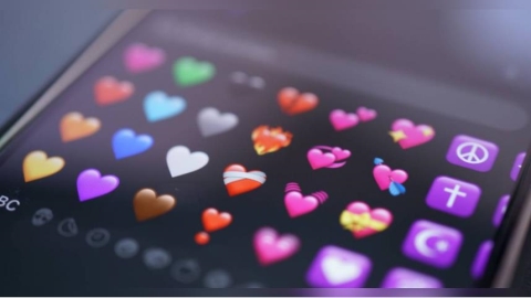 Emoji藏玄機！「愛心顏色」含意大不同　傳錯恐釀感情危機