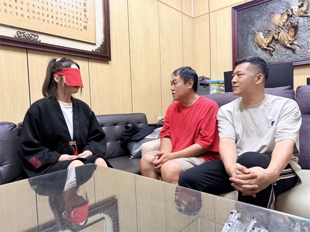 草爺斥資百萬創YouTuber「看你老墓」司徒建銘不畏禁忌,以孝道精神掃墓追思