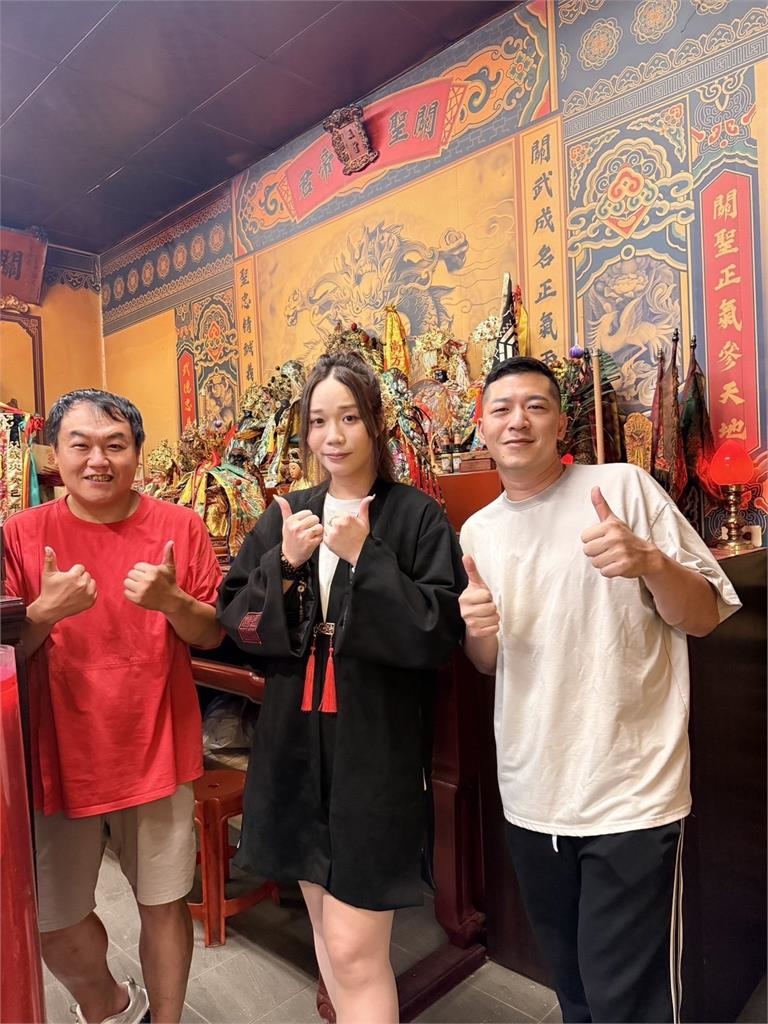 草爺斥資百萬創YouTuber「看你老墓」司徒建銘不畏禁忌,以孝道精神掃墓追思