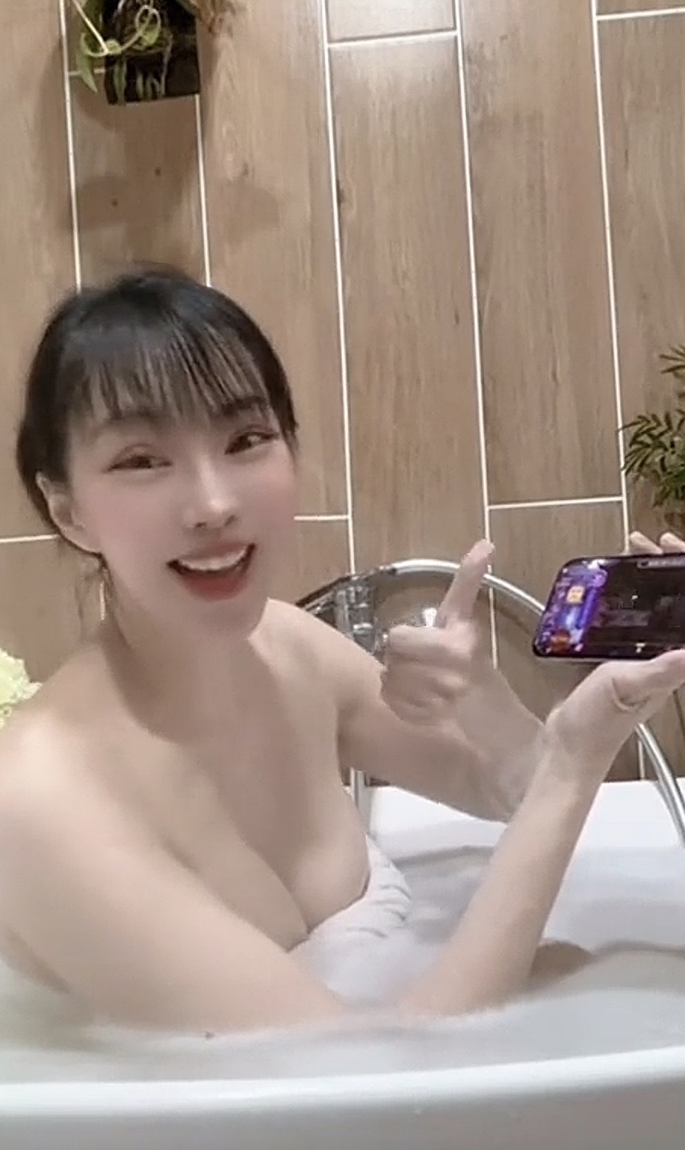 主持美魔女脫了！辣秀清涼出浴照不藏了 才轉戰自媒體「她再曝新身分」