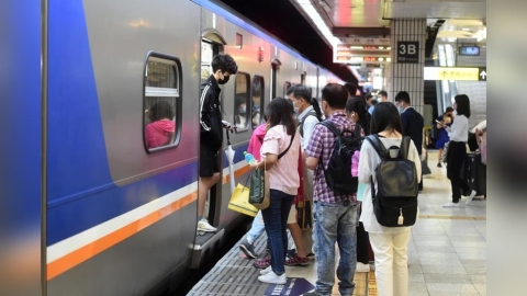 中秋、教師節4天連假 台鐵加開158班列車8/25凌晨開搶
