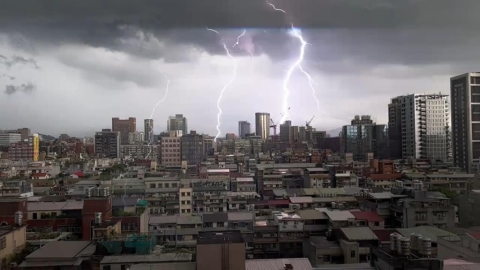 雷公報到！北台灣3縣市大雷雨警戒　雨彈狂炸1小時
