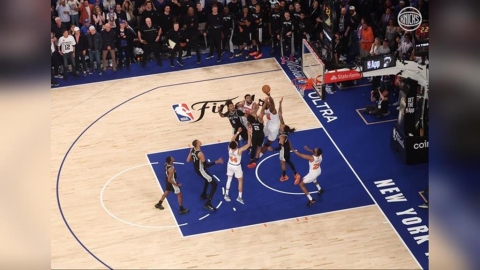 NBA(影)/尼克冠軍功臣阿努諾比在紐約爆紅!時報廣場重現第四戰勝利補籃球迷嗨