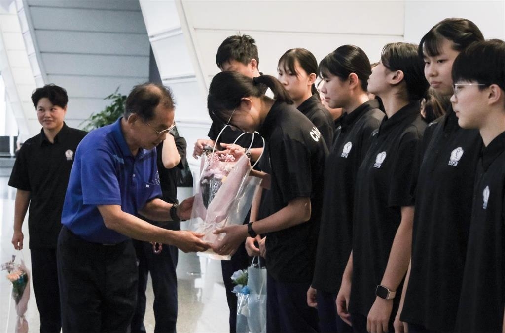 綜合/連兩屆站上世界四強舞台!台灣女排U17世錦賽代表隊返台 男排接棒出戰