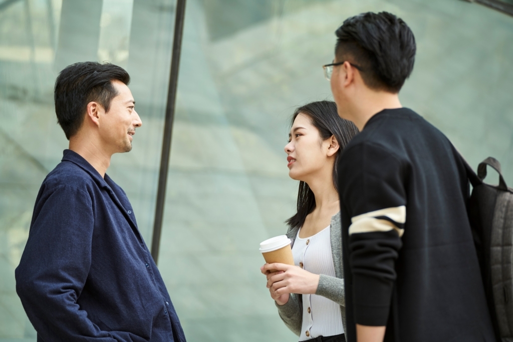 如果這個職場對話避無可避,不妨把球丟回給對方。讓他從「挑錯者」變成「提出解決方案的人」,通常對方就會收斂許多。圖/123RF圖庫