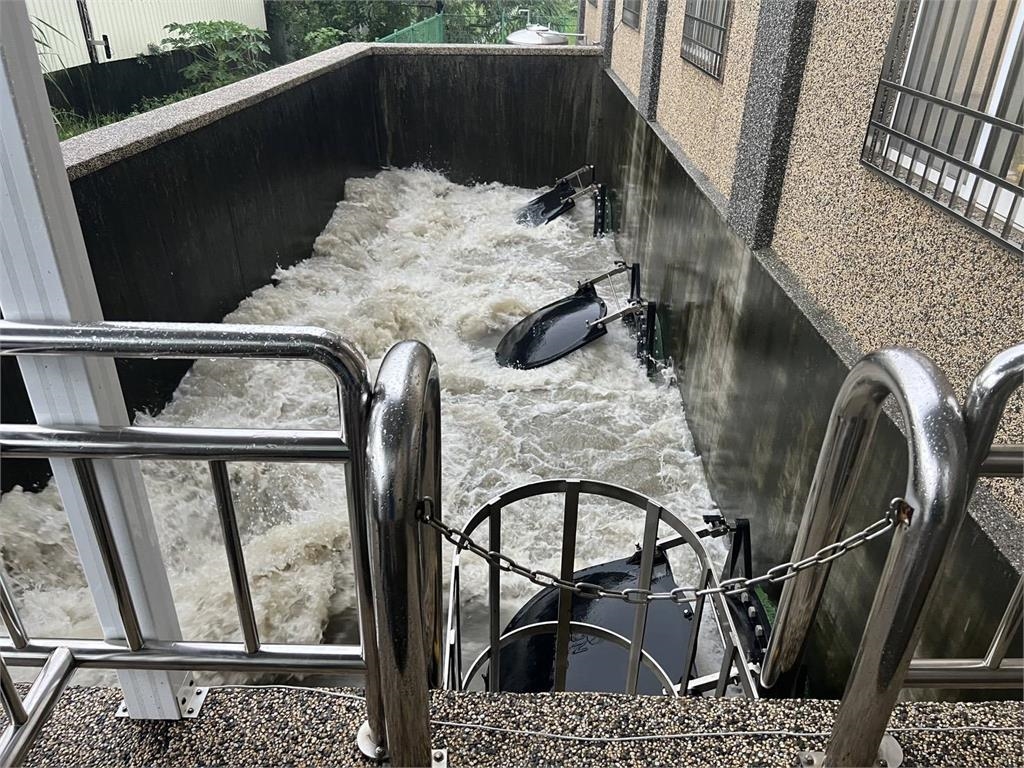豪雨應變迅速 台南抽水860萬噸 中午前退水