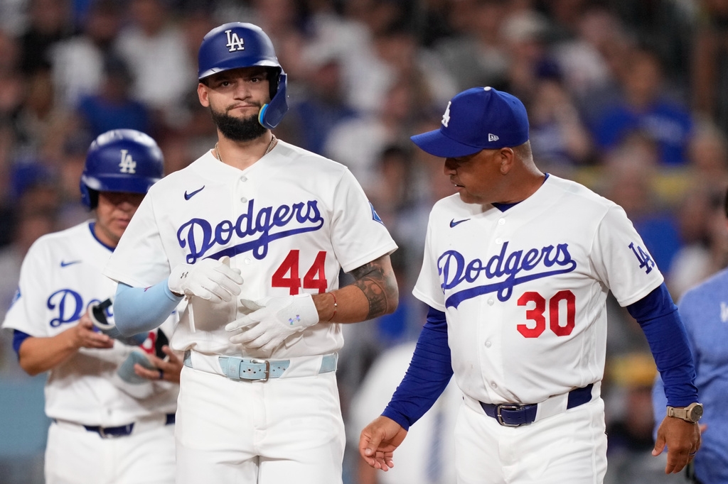 MLB(影)/道奇悲報!明星外野強打挨球吻左手骨折 總ㄟ說話了