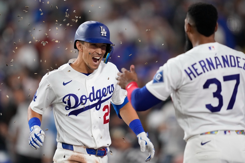 MLB(影)/道奇悲報!明星外野強打挨球吻左手骨折 總ㄟ說話了