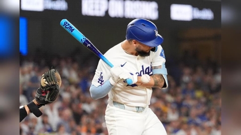 MLB(影)/道奇悲報!明星外野強打挨球吻左手骨折 總ㄟ說話了