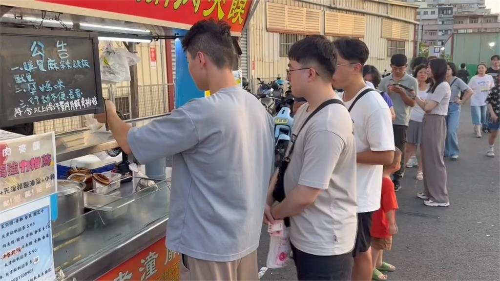 台中大慶夜市飄香！　天津老闆秀手藝「肉夾饃」大排長龍